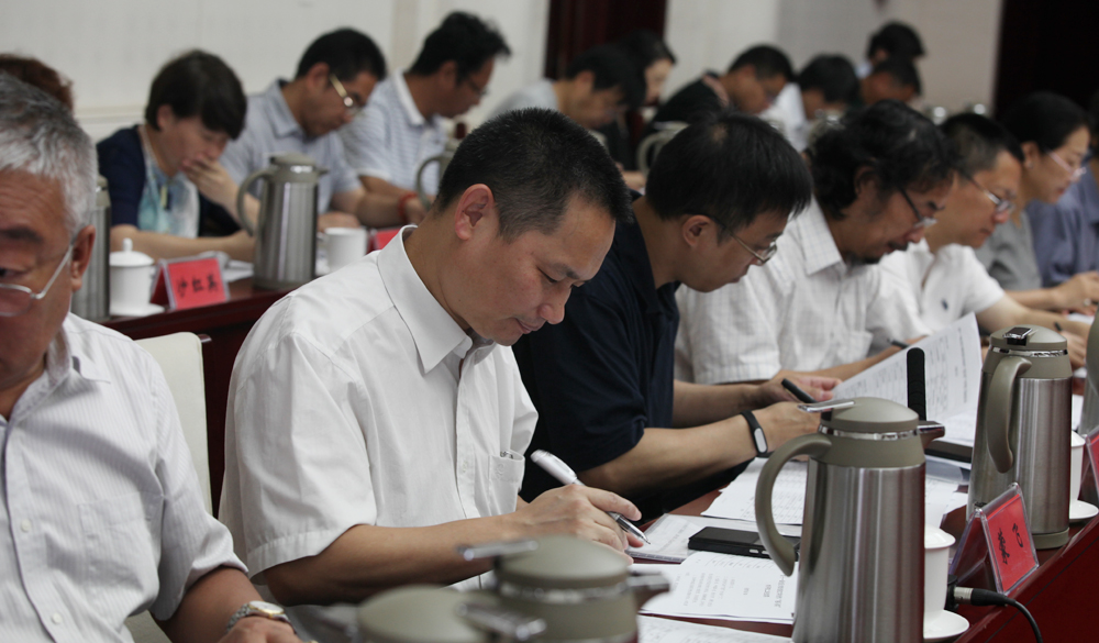 8月2日，第十一屆全國(guó)少數(shù)民族文學(xué)創(chuàng)作“駿馬獎(jiǎng)”終評(píng)會(huì)評(píng)委畫票