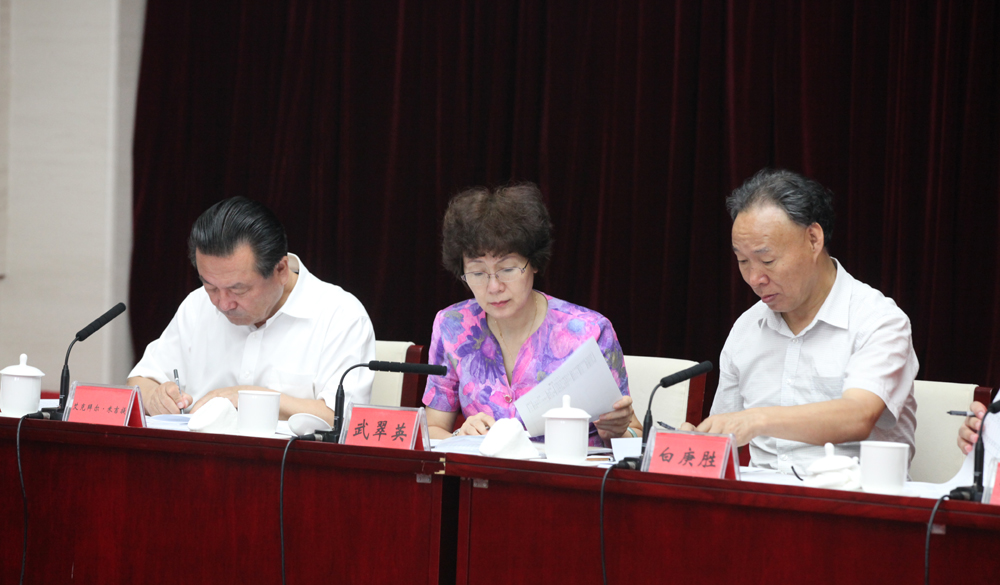 8月2日，第十一屆全國(guó)少數(shù)民族文學(xué)創(chuàng)作“駿馬獎(jiǎng)”終評(píng)會(huì)評(píng)委畫票