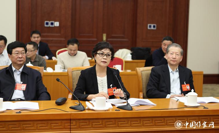 11月30日下午，鐵凝在中國作協(xié)代表團分組討論中發(fā)言。