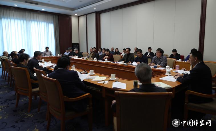 11月30日下午黑龍江、四川代表團分組學習討論。