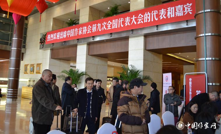 11月28日，中國作協(xié)第九次全國代表大會參會代表團報到。