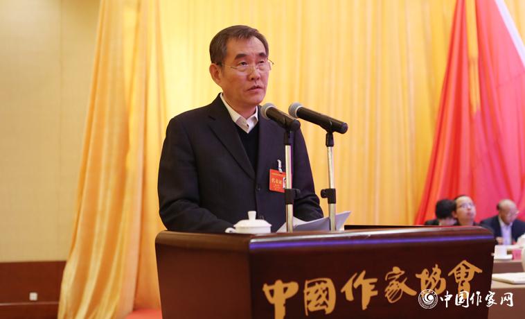 12月1日，錢小芊作《中國作家協(xié)會第八屆全國委員會工作報告》。