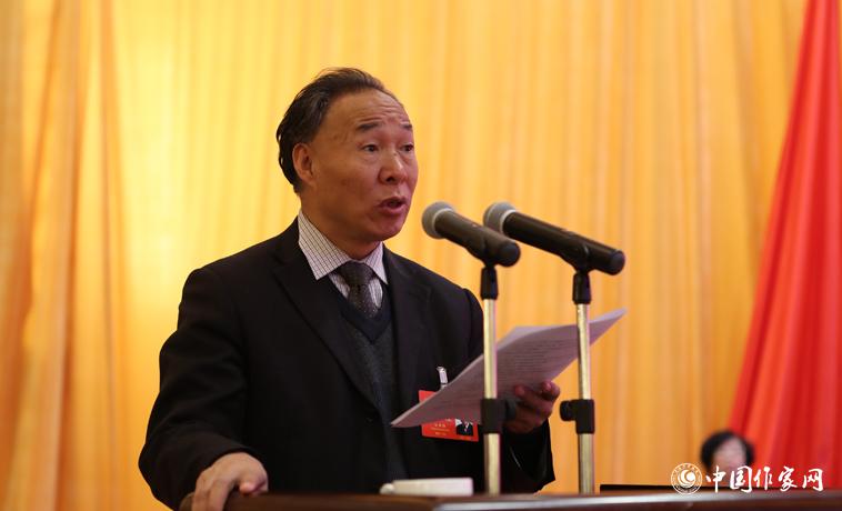 12月1日，中國作協(xié)九代會第二次全體會召開，白庚勝作《關(guān)于修改<中國作家協(xié)會章程>的說明》。
