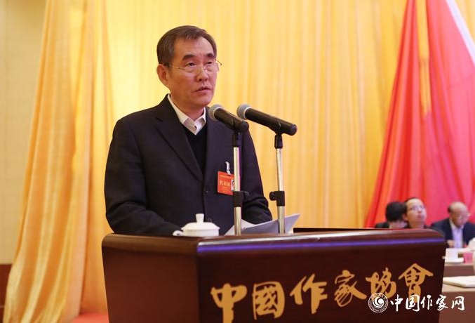 中國作協(xié)第九次全國代表大會舉行第二次全體會議，錢小芊作工作報告