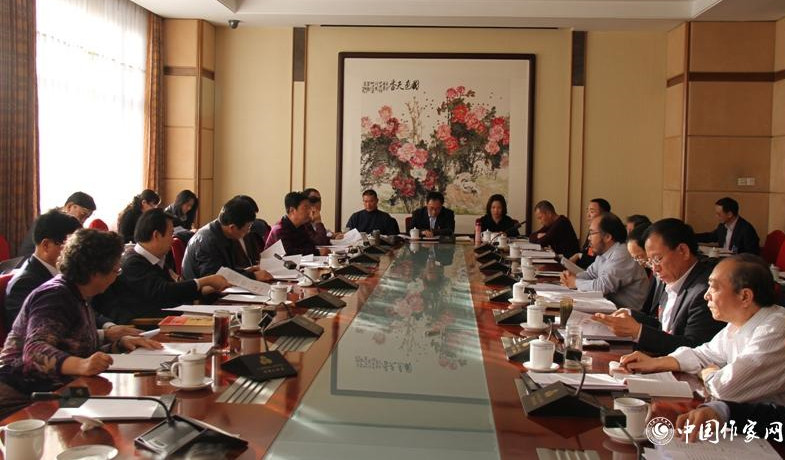 12月1日下午，山東、兵團代表團分組討論。
