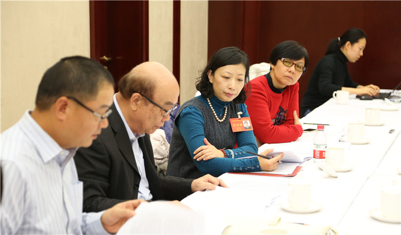 12月1日下午，港澳臺代表團分組學習討論。