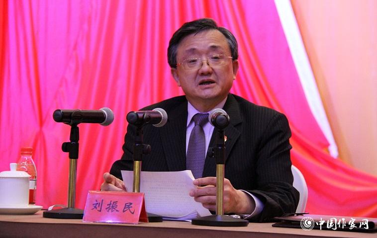 12月2日下午，外交部副部長劉振民為代表們作國際形勢與外交工作報告。