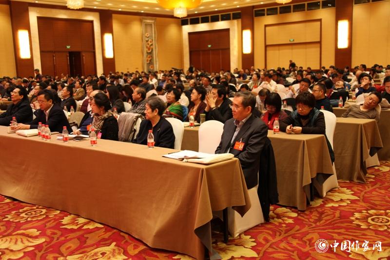 12月2日下午，代表們聽外交部副部長劉振民作報告。