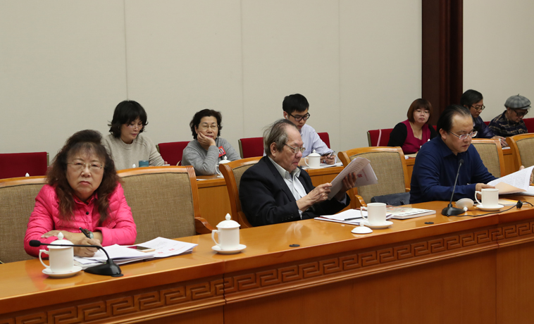 12月1日，福建、湖南團分組學習討論。