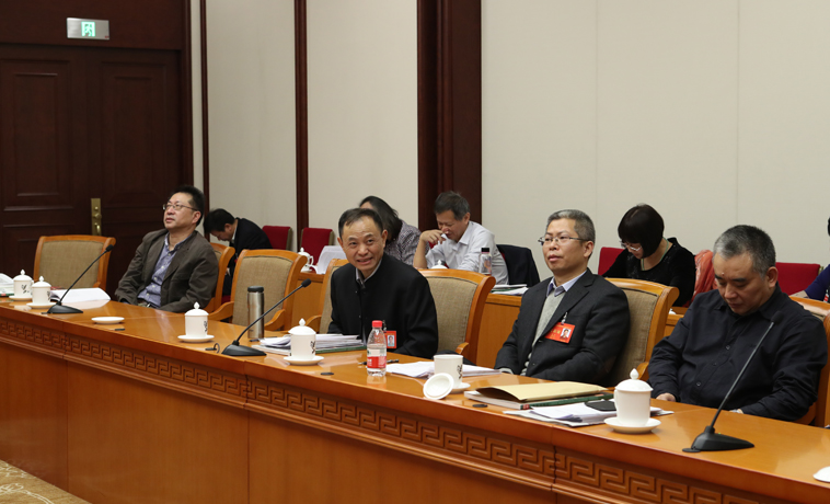 12月1日，福建、湖南團分組學習討論。