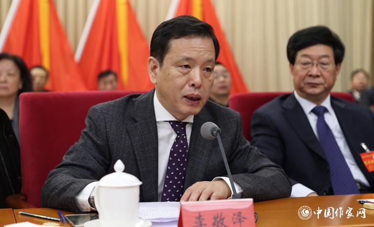 12月3日，中國作協(xié)副主席李敬澤主持閉幕式。