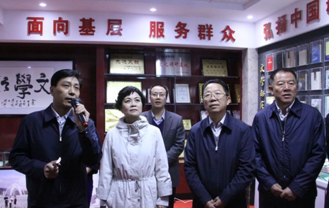 中國(guó)作協(xié)“文學(xué)照亮生活”全民公益大講堂啟動(dòng) 鐵凝開(kāi)講第一課