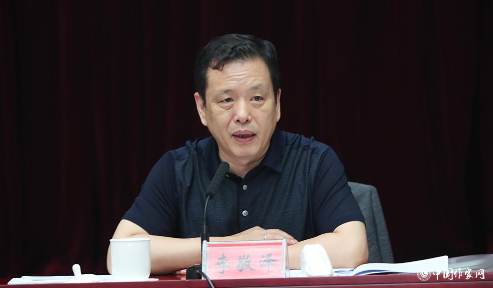 7月24日，李敬澤在第一次全體會議上就評獎(jiǎng)條例、評獎(jiǎng)細(xì)則作說明