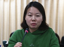 岳雯：“為己”的寫(xiě)作與限度意識(shí)“剜爛蘋(píng)果?銳批評(píng)文叢”建立在“破”的基礎(chǔ)上，“把爛的剜掉，把好的留下來(lái)吃”。[詳細(xì)]