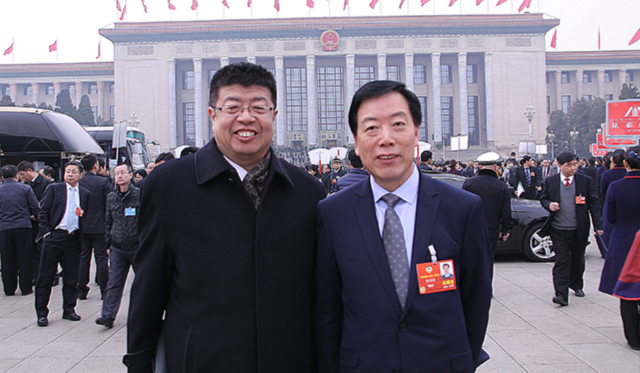 政協(xié)委員陳崎嶸（右）、張頤武