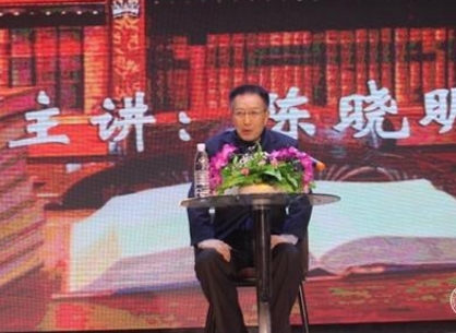 “百川匯海?作家大講堂”第七期：陳曉明詮釋“文學(xué)是弱者的偉業(yè)”百川匯海萬(wàn)物生姿，返本開(kāi)新致敬經(jīng)典。一元復(fù)始，萬(wàn)象更新，適值新時(shí)代全國(guó)＂兩會(huì)＂召開(kāi)期間，一場(chǎng)別開(kāi)生面的作家大講堂在京開(kāi)講。3月17日下午，“百川匯海.作家大講堂”系列講座第七期在北京市海淀區(qū)文化館舉行。評(píng)論家、北京大學(xué)中文系主任陳曉明以“文學(xué)是弱者的偉業(yè)”為題，闡述了文學(xué)與人性的力量……[詳細(xì)]