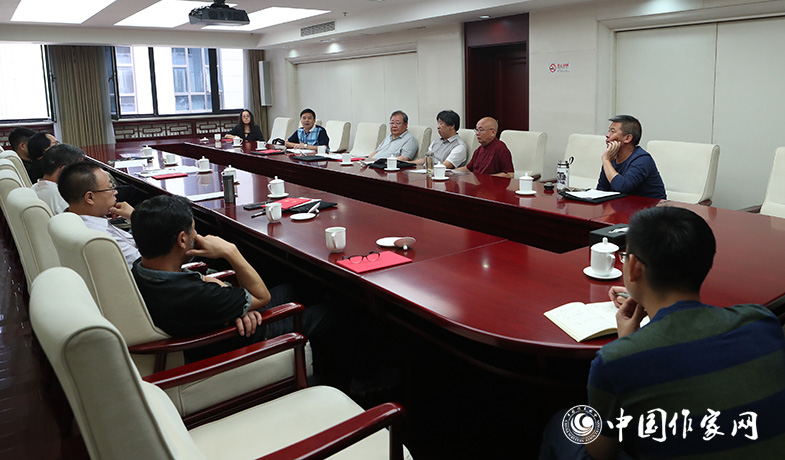 7月28日，全體會后詩歌獎評獎委員會召開會議