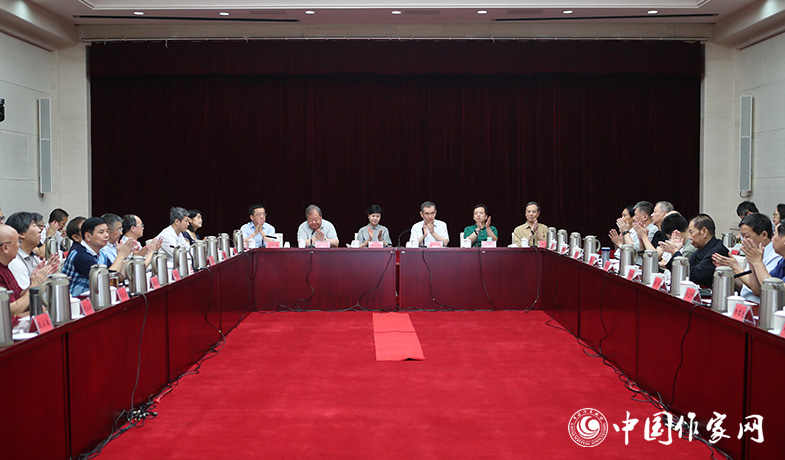 7月28日，第七屆魯迅文學(xué)獎各評獎委員會第一次全體會議在京舉行