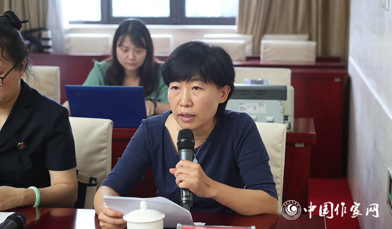 8月11日，終會上，計票人報告選票發(fā)放、回收及統(tǒng)計情況