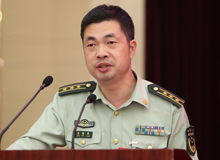 鄭潤良：書寫無愧于時代的強(qiáng)軍故事　　軍旅青年作家方陣整體上呈現(xiàn)出強(qiáng)勁不息的創(chuàng)作風(fēng)貌，特別是新生代軍旅作家群體的崛起。[詳細(xì)]