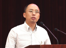 紀(jì)紅建：做人民心聲的傳遞者　　方向是根本，行動是關(guān)鍵，報告文學(xué)作家更需要扎扎實實、默默無聞地行走、記錄、思考和報告。[詳細(xì)]