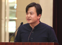 王威廉：人,時間的容器　　寫作的人在時間的蒼茫海面上需要看得更多、望得更遠(yuǎn)，才能帶給寫作真正的自由。[詳細(xì)]