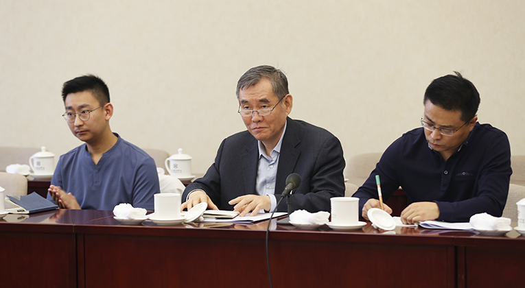 中國作協(xié)黨組書記、副主席錢小芊參加分組討論