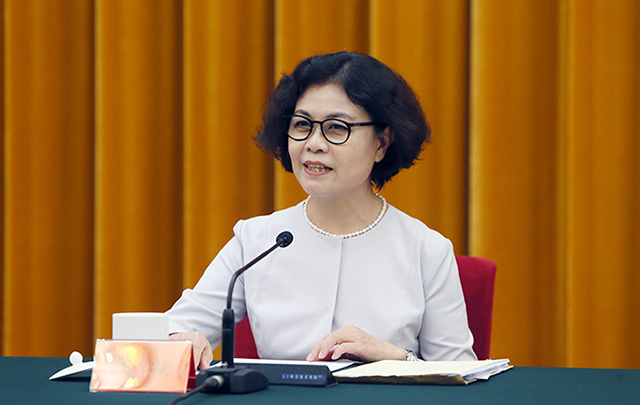 中國(guó)文聯(lián)主席、中國(guó)作協(xié)主席鐵凝主持座談會(huì)