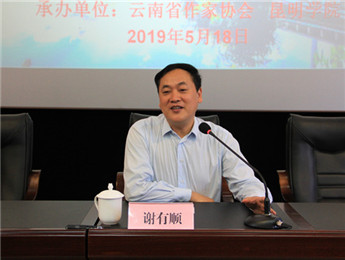 大多數(shù)優(yōu)秀文學(xué)作品都會(huì)給讀者以飽滿與扎實(shí)的閱讀之感，正如謝有順?biāo)f(shuō)，盡管寫(xiě)作是進(jìn)入一個(gè)想象的世界，但這個(gè)想象，終歸是從生活根系里長(zhǎng)出來(lái)的。真實(shí)的寫(xiě)作，總是起源于作家對(duì)自己最熟悉的人、事、物的基本感受……