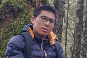 散文獎(jiǎng)：《大河》作者：李達(dá)偉(白族)         獲獎(jiǎng)感言　　《大河》的寫作，是一種重返式的寫作，同時(shí)也是一種在場式的寫作，那些在怒江邊教書和生活的過往，在寫作過程中如大河一般流淌不息。無論是《大河》，還是現(xiàn)在寫的《蒼山》，我都想努力重塑一種筋骨，重塑一些在這個(gè)時(shí)代有些稀缺的精神，我想通過文字重拾那些稀缺的懺悔、善良、愛情、真誠、膽色、平和、謙卑……