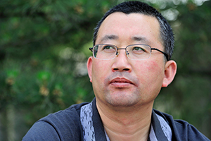 詩歌獎(jiǎng)：《西北辭》作者：馬占祥(回族)         獲獎(jiǎng)感言　　回顧30年來的詩歌創(chuàng)作，我始終對(duì)生存的土地和身邊人群抱有感恩之心：他們不但成就了我，也成全了我的詩歌。詩歌是我向他們致敬的惟一方式。我將繼續(xù)寫下去，用文字回報(bào)他們贈(zèng)予我的溫暖和信心。由衷地要說的一句話是：在這個(gè)偉大的時(shí)代、偉大的國度寫作詩歌是我無上的榮耀……