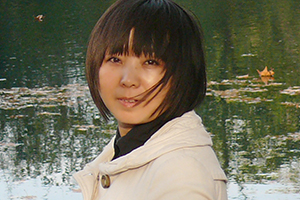 報(bào)告文學(xué)獎(jiǎng)：《海雀，海雀》作者：王華（仡佬族）         獲獎(jiǎng)感言　　海雀被一大片森林摟著，房舍間，還有各家根據(jù)自己的喜歡種的各種果樹、花樹。幾輪的房改工程，已經(jīng)將這里的民房統(tǒng)一了風(fēng)格，道路也全部硬化了，半坡還有一個(gè)小廣場，村里有了拿工資的清潔工——海雀很美。以至于，我都不太相信曾經(jīng)的海雀真是資料上介紹的那個(gè)樣子——一個(gè)“苦甲天下”、不適合人居的地方……