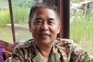 報(bào)告文學(xué)獎(jiǎng)：《宋文驄——從游擊隊(duì)員到殲10之父》作者：段平（回族）         獲獎(jiǎng)感言　　有時(shí)候，正如古羅馬人韋格修斯所說，如果你想要和平，那就準(zhǔn)備戰(zhàn)爭。這是逼不得已的事情。而為了不戰(zhàn)而屈人之兵，除了軍隊(duì)的準(zhǔn)備，就是我們大國重器的鑄造者，我們的科學(xué)家了。作為一個(gè)長期從事軍事題材創(chuàng)作的文學(xué)人，一個(gè)老兵，為他們而歌，我責(zé)無旁貸……