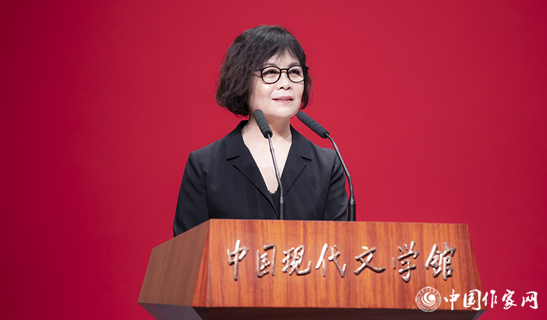 9月25日晚，中國作家協(xié)會(huì)主席鐵凝在第十二屆少數(shù)民族文學(xué)創(chuàng)作駿馬獎(jiǎng)?lì)C獎(jiǎng)典禮上致辭