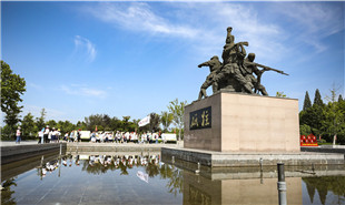 英雄地綻放幸?；?紅土地變身美家園