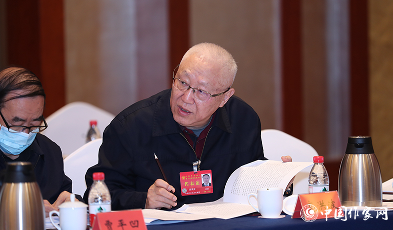 12月12日，中國(guó)作家協(xié)會(huì)第九屆主席團(tuán)第九次會(huì)議在京舉行。