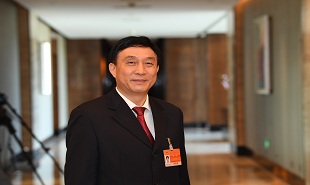 全國(guó)政協(xié)委員、江蘇省政協(xié)副主席、南京師范大學(xué)教授朱曉進(jìn)