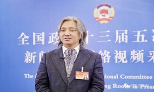 全國(guó)政協(xié)常委、中國(guó)美協(xié)副主席、中國(guó)美術(shù)館館長(zhǎng)吳為山