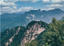 【輯一】南部山區(qū)：這是我的出生之地，也將是我的死去之地群山在背后，他古風依舊/蒼天在上，皺紋和傷疤都被曬成了慈祥[詳細]