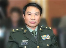 【周大新】	李丹夢丨《周大新小說的文化闡釋——由<湖光山色>說開去》；	李杰俊丨《作為“還鄉(xiāng)”的周大新小說》。