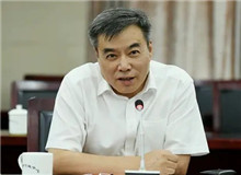 潘凱雄：別開生面的紅色敘事　　節(jié)奏上無論是快抑或是慢，其語言則是一如既往的優(yōu)雅、精準和凝練……[詳細]