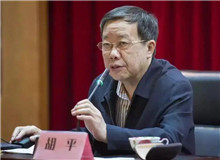 胡平：書寫歷史激流中的信仰之光　　小說故事緊扣讀者心弦。作者沒有一味追求懸念，而是以深沉冷靜的筆法從容敘述……[詳細]