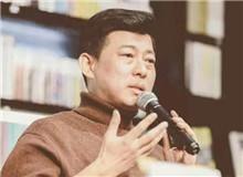 祝勇：透明的密室　　“密室逃生”是歷史懸疑小說的經(jīng)典套路，《千里江山圖》卻把它花樣翻新，玩出了新境界。[詳細]