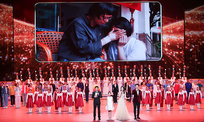蔡國慶、龔爽、馬佳、田覓蜜演唱歌曲《新征程，我們一起遠(yuǎn)航》