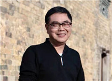 湖南文藝出版社：相信高峰就在前方　　惟楚有材，于斯為盛。成立于1985年的湖南文藝出版社，一直是南中國(guó)原創(chuàng)文學(xué)出版的重鎮(zhèn)。[詳細(xì)]