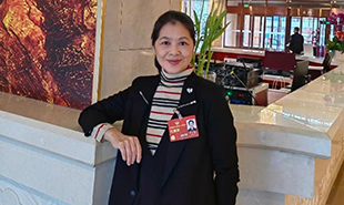 全國(guó)政協(xié)委員，中國(guó)作協(xié)副主席，黑龍江省政協(xié)副主席，省作協(xié)主席遲子建