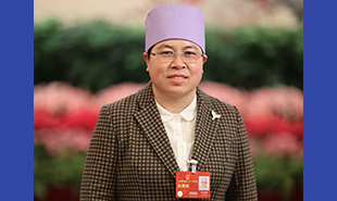 全國(guó)人大代表，寧夏回族自治區(qū)婦聯(lián)副主席，吳忠市紅寺堡鎮(zhèn)人民政府文化站站長(zhǎng)馬慧娟
