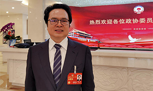 全國(guó)政協(xié)委員，中國(guó)作協(xié)黨組成員、副主席、書記處書記陳彥