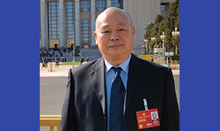 全國(guó)政協(xié)委員，中國(guó)民間文藝家協(xié)會(huì)分黨組書記、駐會(huì)副主席邱運(yùn)華