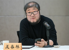 王春林：坐標(biāo)系藝術(shù)結(jié)構(gòu)與敘述視角的設(shè)定　　要想更好地進(jìn)入作品，就必須意識到那篇《我和祖奶》的后記的重要性。[詳細(xì)]